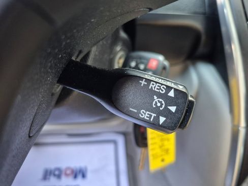 Used 2017 Toyota Camry XLE image 19