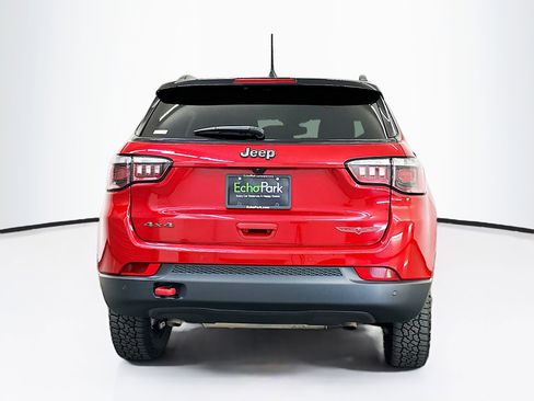 Used 2025 Jeep Compass Trailhawk AWD/4WD image 7