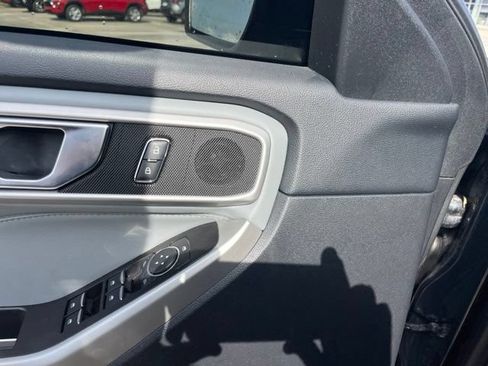 Used 2022 Ford Explorer XLT w/ Equipment Group 202A RWD image 14