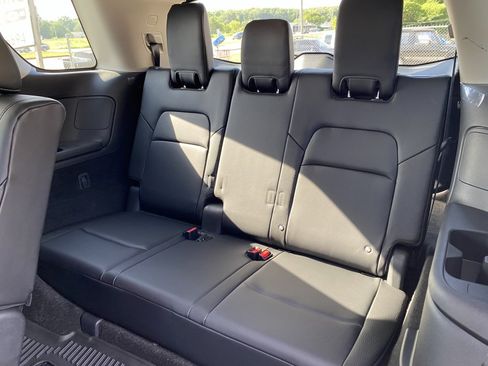 Used 2024 Nissan Pathfinder SL FWD image 18