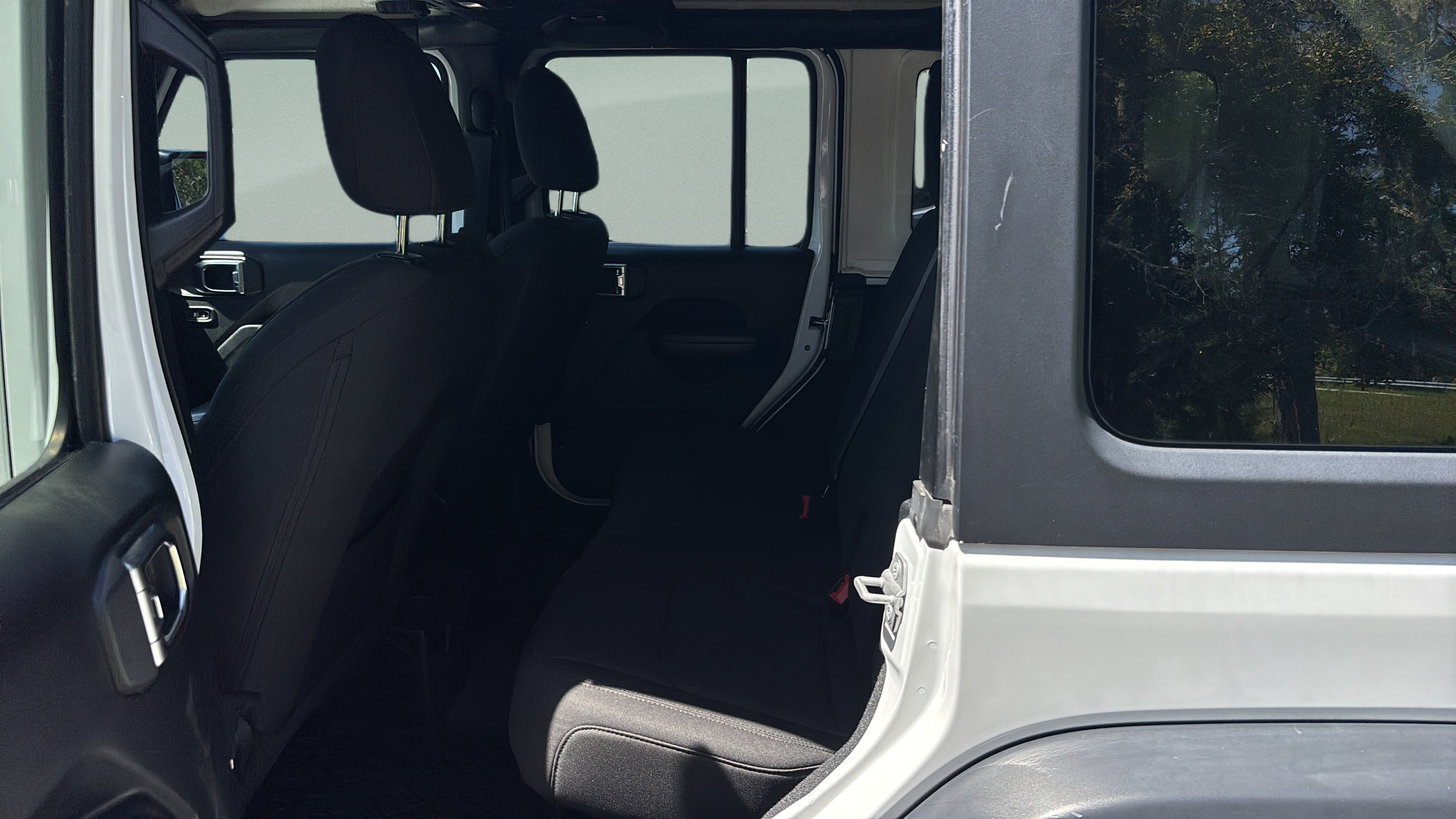 Used 2018 Jeep Wrangler Unlimited Sport S AWD/4WD image 13