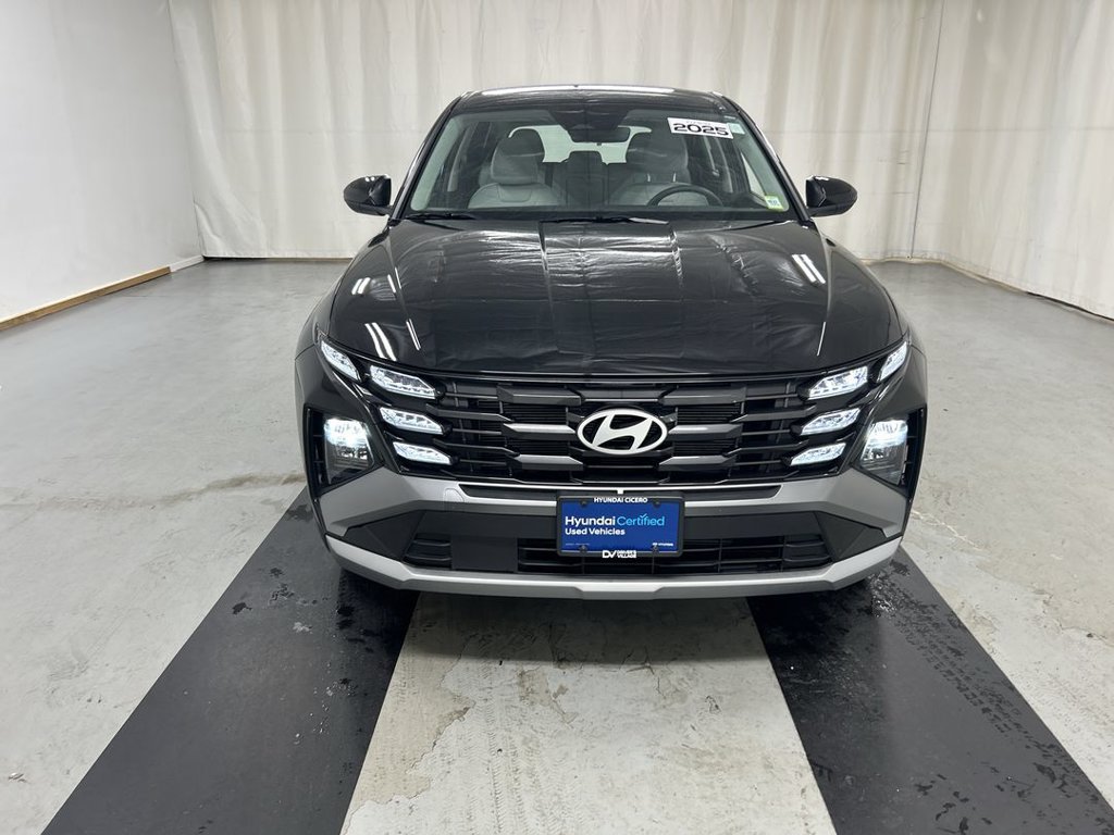 Used 2025 Hyundai Tucson SE AWD/4WD image 3
