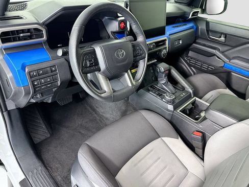 Used 2025 Toyota Tacoma Limited AWD/4WD image 9