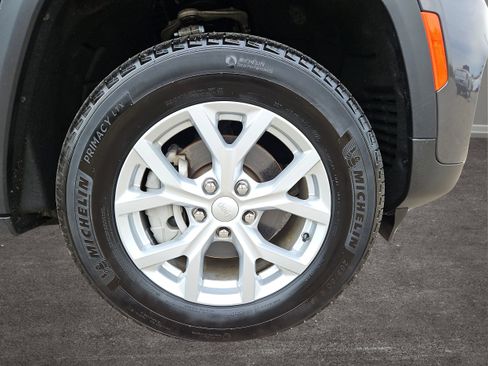 Used 2023 Jeep Grand Cherokee Limited image 32