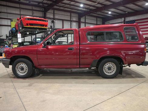 Used 1991 Toyota Pickup Base 2dr Standard Cab SB image 4