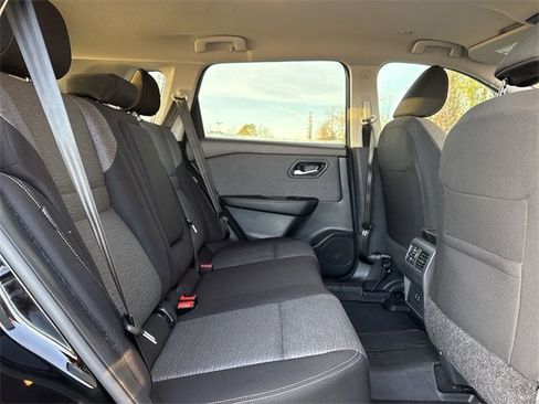 Used 2023 Nissan Rogue SV image 16