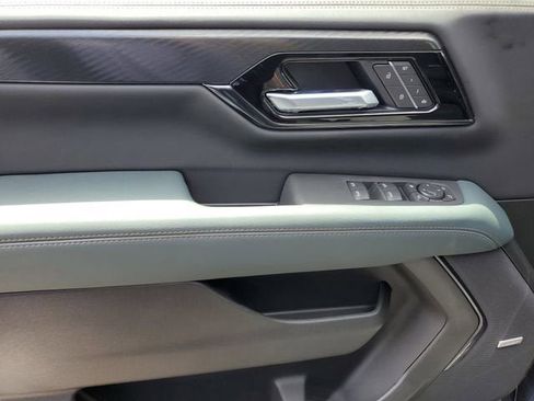New 2026 GMC Yukon AT4 AWD/4WD image 17