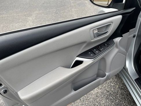 Used 2015 Toyota Camry SE image 17