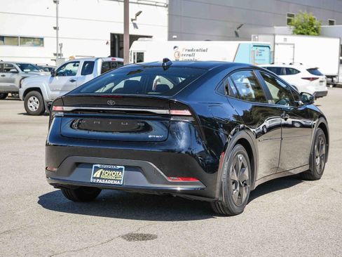 Used 2026 Toyota Prius Plug-In Hybrid FWD image 6