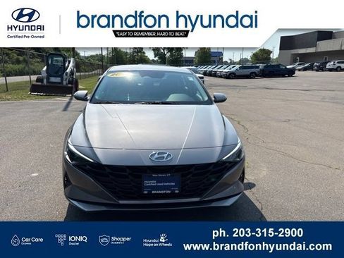 Used 2023 Hyundai Elantra SE FWD image 2