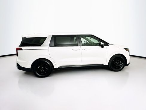 Used 2025 Kia Carnival FWD image 10