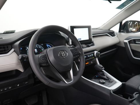 Used 2025 Toyota RAV4 XLE w/ Convenience Package image 25