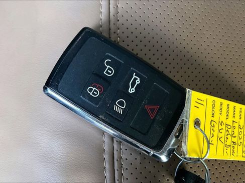 Used 2025 Land Rover Defender 110 X-Dynamic SE image 14