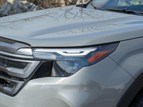 Used 2025 Subaru Forester Premium image 16