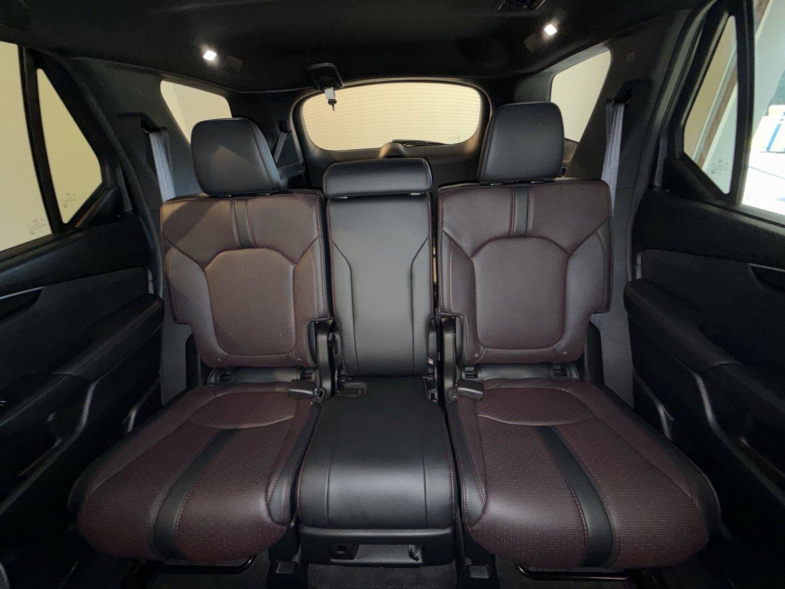 Used 2025 Honda Pilot Black Edition image 25