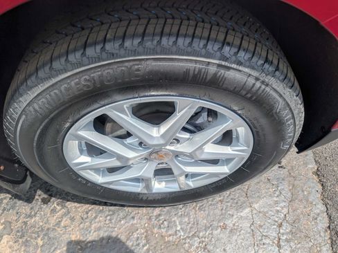 Used 2024 Chevrolet Equinox LT AWD/4WD image 9