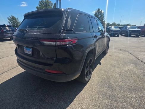 Used 2023 Jeep Grand Cherokee Limited w/ Black Appearance Package AWD/4WD image 3