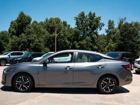 Used 2024 Nissan Sentra SV FWD image 2