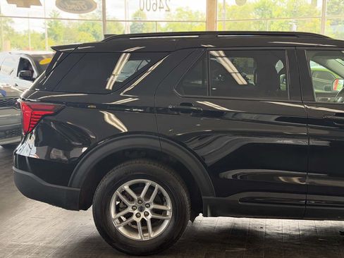 Used 2026 Ford Explorer Active AWD/4WD image 6