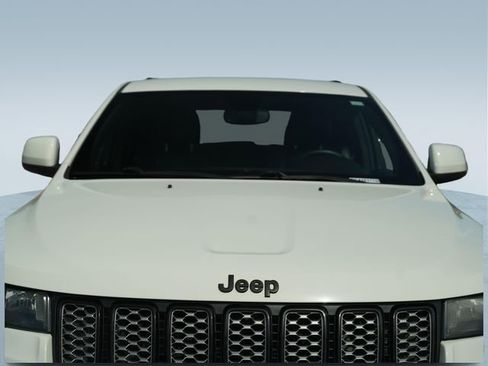 Used 2018 Jeep Grand Cherokee Altitude RWD image 37
