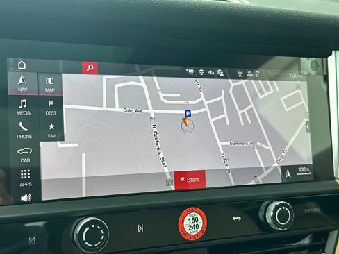 Certified 2025 Porsche Macan image 19