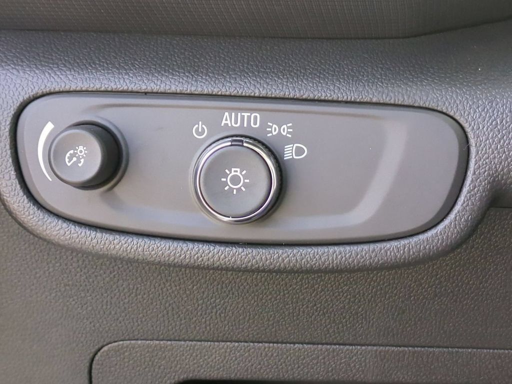 Used 2023 Chevrolet TrailBlazer LS FWD image 17