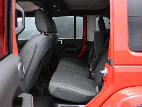 Used 2025 Jeep Wrangler Unlimited Sahara AWD/4WD image 25
