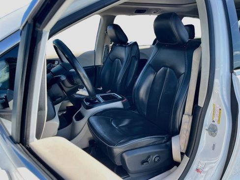 Used 2019 Chrysler Pacifica Limited FWD image 20