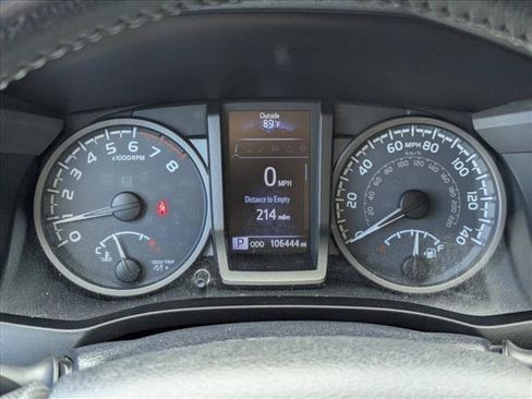 Used 2017 Toyota Tacoma TRD Off-Road w/ Premium & Technology Package AWD/4WD image 10