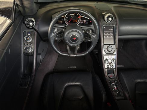 Used 2015 McLaren 650S Spider RWD image 38