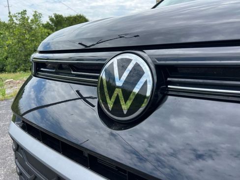 New 2026 Volkswagen Taos SE FWD image 10