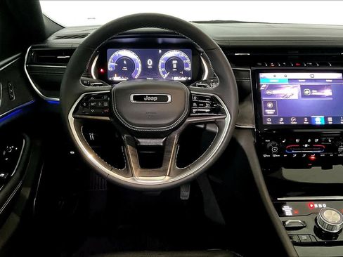 Used 2025 Jeep Grand Cherokee Overland w/ Trailer Tow Package image 5