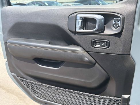 Used 2024 Jeep Wrangler Unlimited Sahara w/ Technology Group AWD/4WD image 19