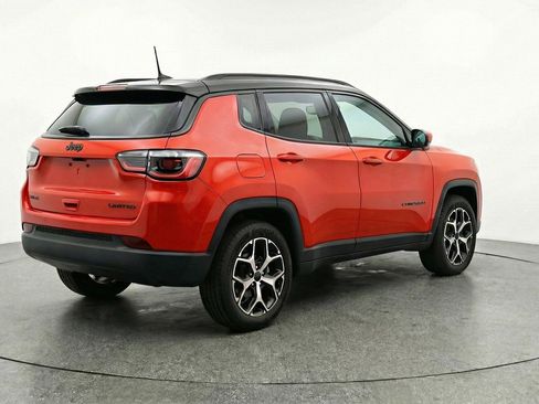 Used 2025 Jeep Compass Limited image 7