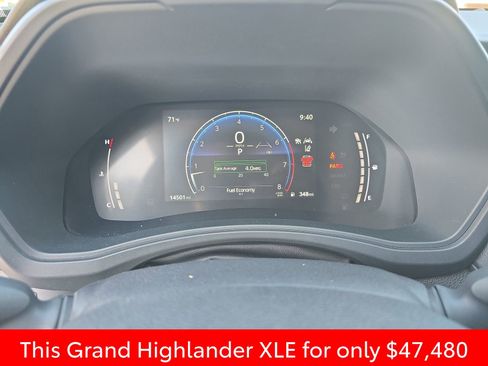 Used 2025 Toyota Grand Highlander AWD image 28