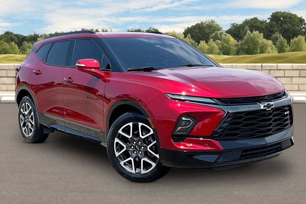 Used 2024 Chevrolet Blazer RS w/ Driver Confidence II Package FWD image 2