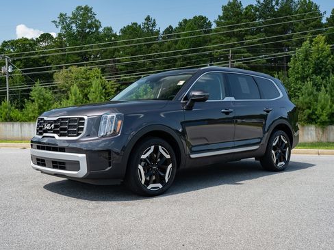 Used 2025 Kia Telluride S FWD image 3