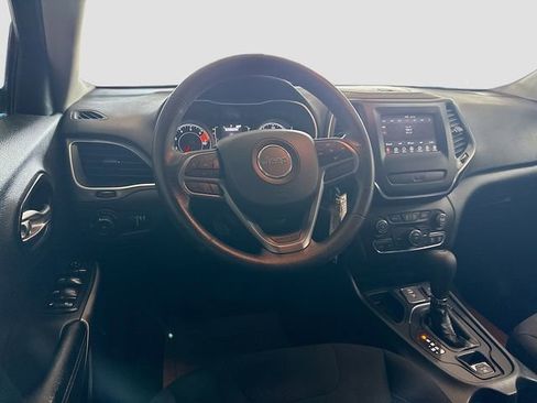 Used 2019 Jeep Cherokee Latitude w/ Popular Appearance Group FWD image 21