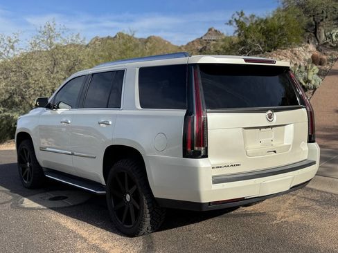 Used 2015 Cadillac Escalade Luxury image 7