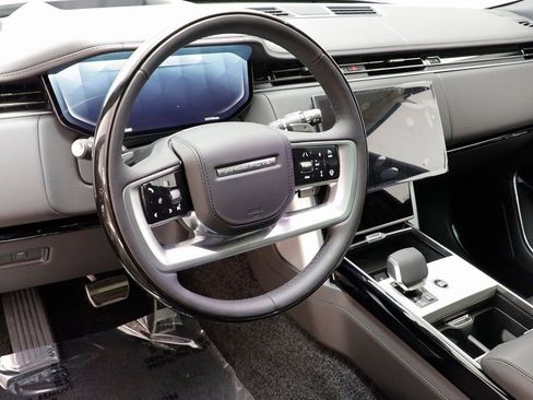 New 2025 Land Rover Range Rover Long Wheelbase SE AWD/4WD image 8
