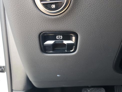 Used 2025 Mercedes-Benz GLC 300 image 35