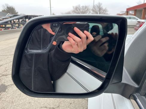 Used 2020 Chevrolet Colorado LT image 38