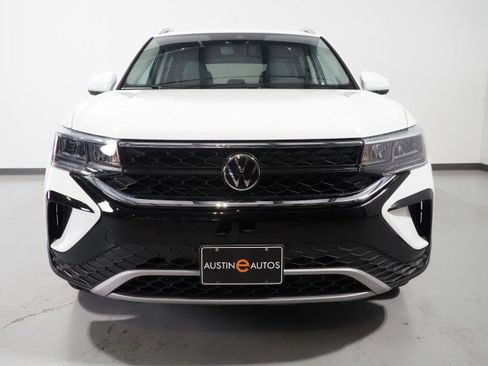 Used 2024 Volkswagen Taos SE w/ Panoramic Sunroof Package FWD image 41