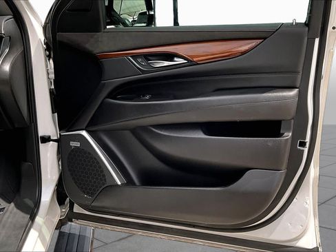 Used 2020 Cadillac Escalade Premium Luxury RWD image 22