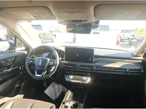 Used 2025 Lincoln Corsair Reserve FWD image 6