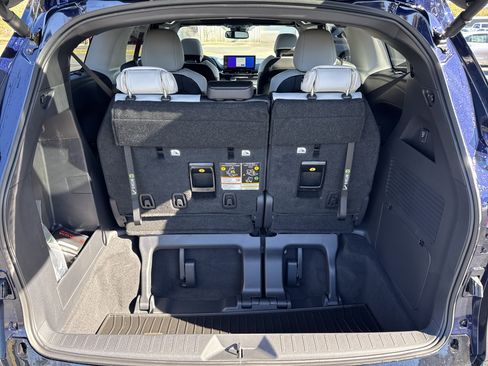 New 2026 Toyota Sienna XSE image 29