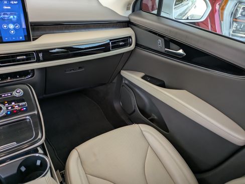 Used 2022 Lincoln Nautilus Reserve FWD image 18