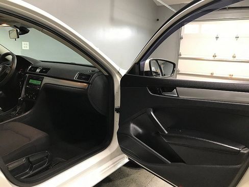 Used 2015 Volkswagen Passat 1.8T Limited Edition image 12