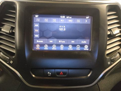 Used 2019 Jeep Cherokee Latitude Plus w/ Comfort/Convenience Group image 25