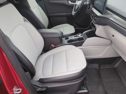 Used 2025 Ford Escape SE w/ Class II Trailer Tow Package image 21